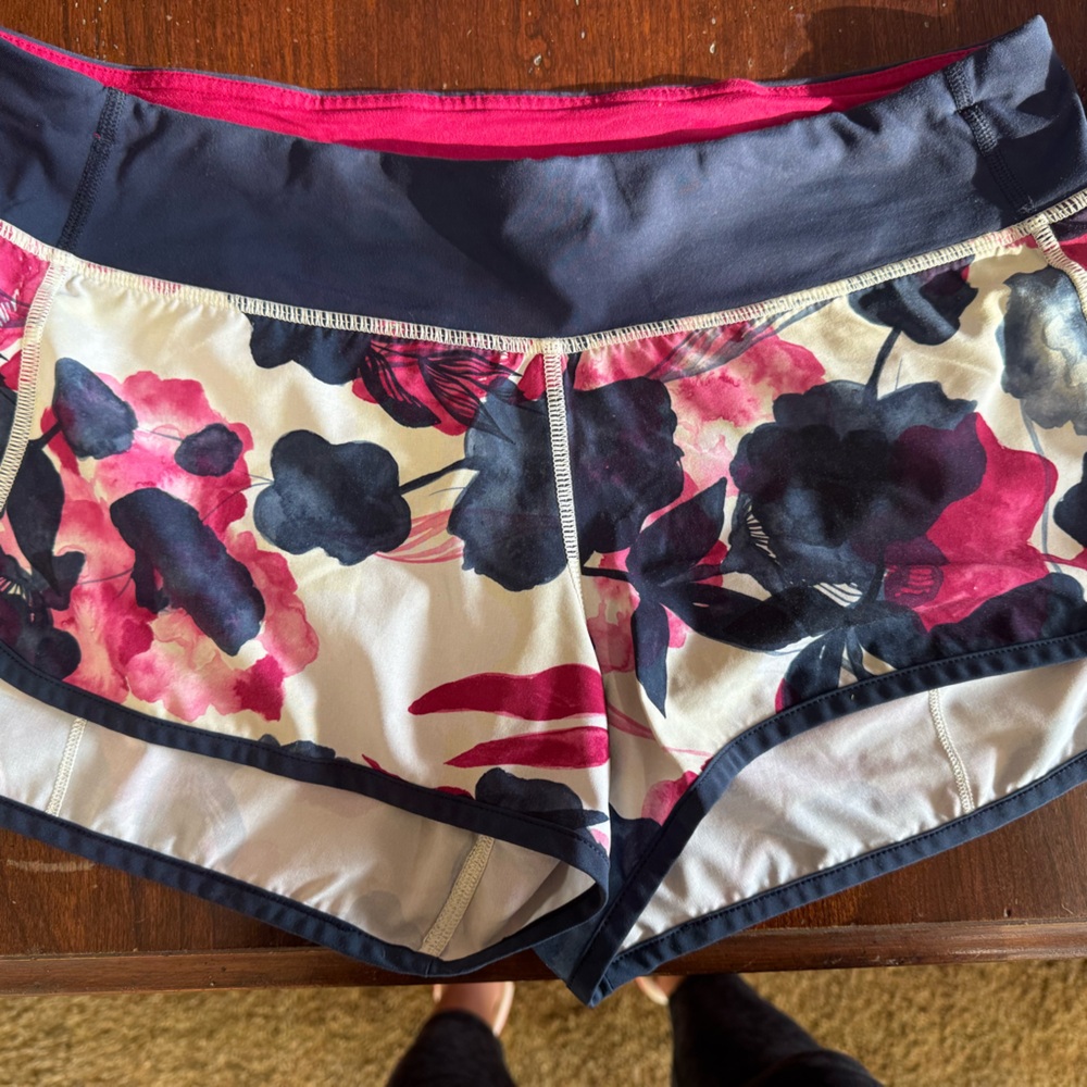 Lululemin speed shorts Inky Floral Ghost size 8
